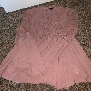American Eagle Cute Flowy Sleeve
